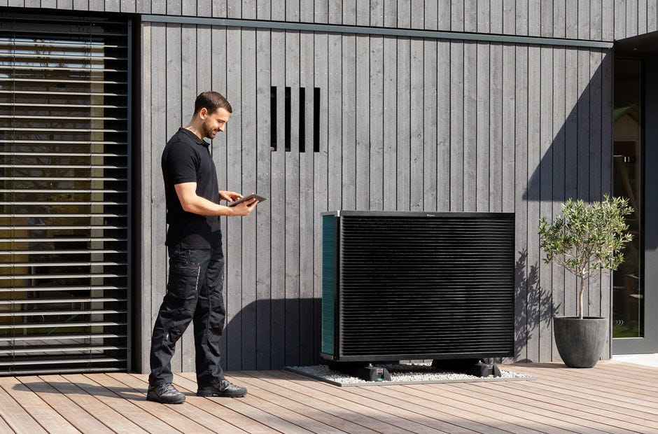 Telepítő Daikin Altherma kültéri egységgel