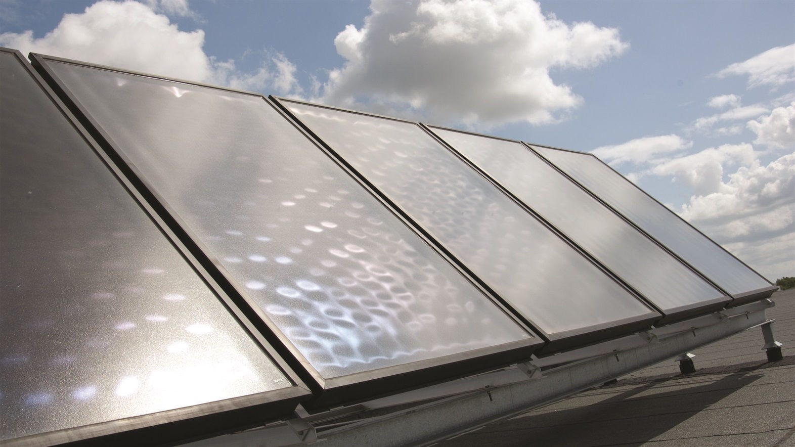 Daikin hőszivattyúkat tápláló napelemek az energiahatékony otthoni fűtés érdekében