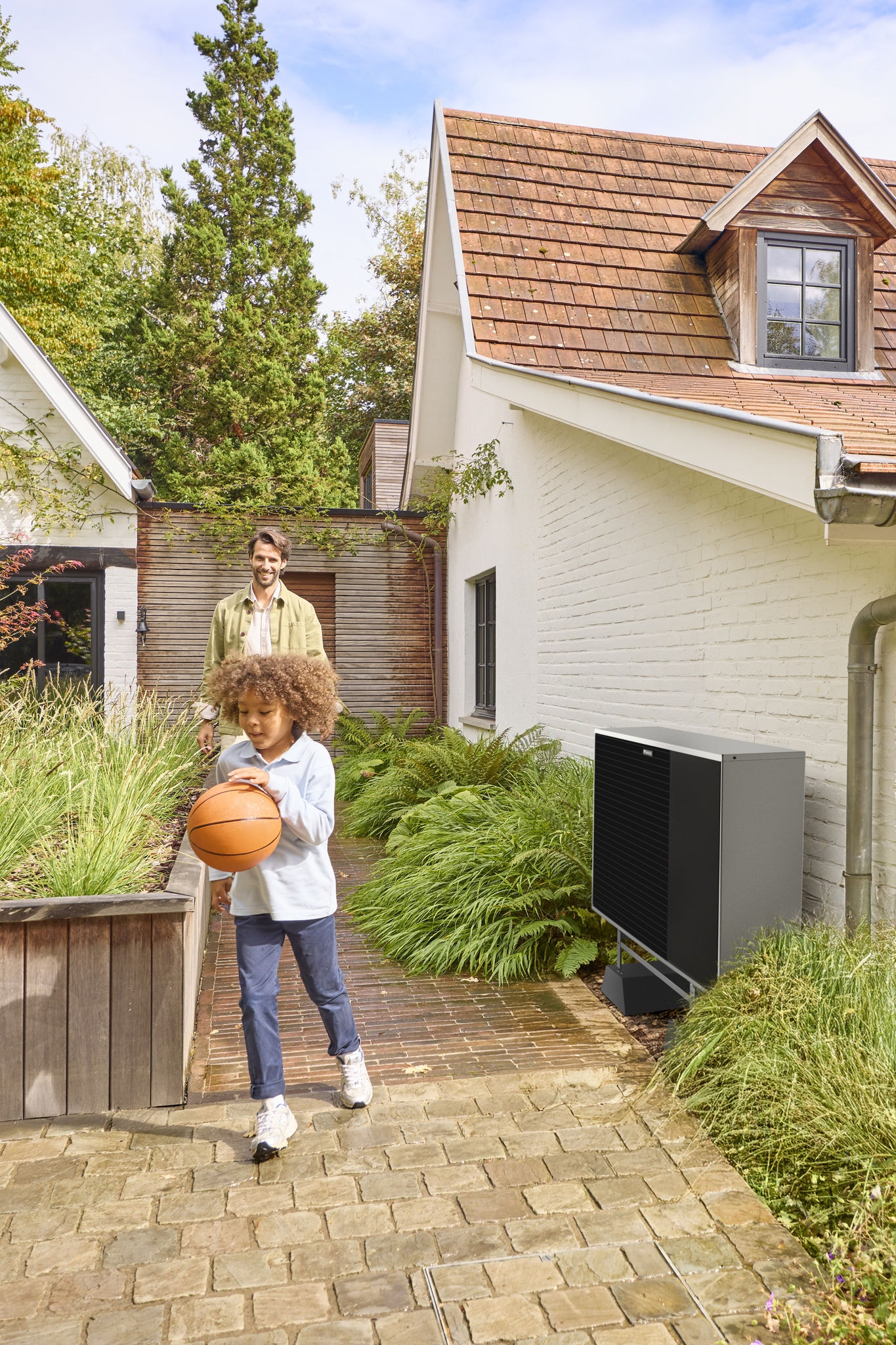 Családi ház hatékony fűtést biztosító levegő alapú hőszivattyúval